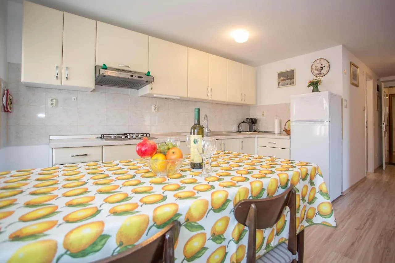 Apartments Crevatin Riva Rovinj 3*,