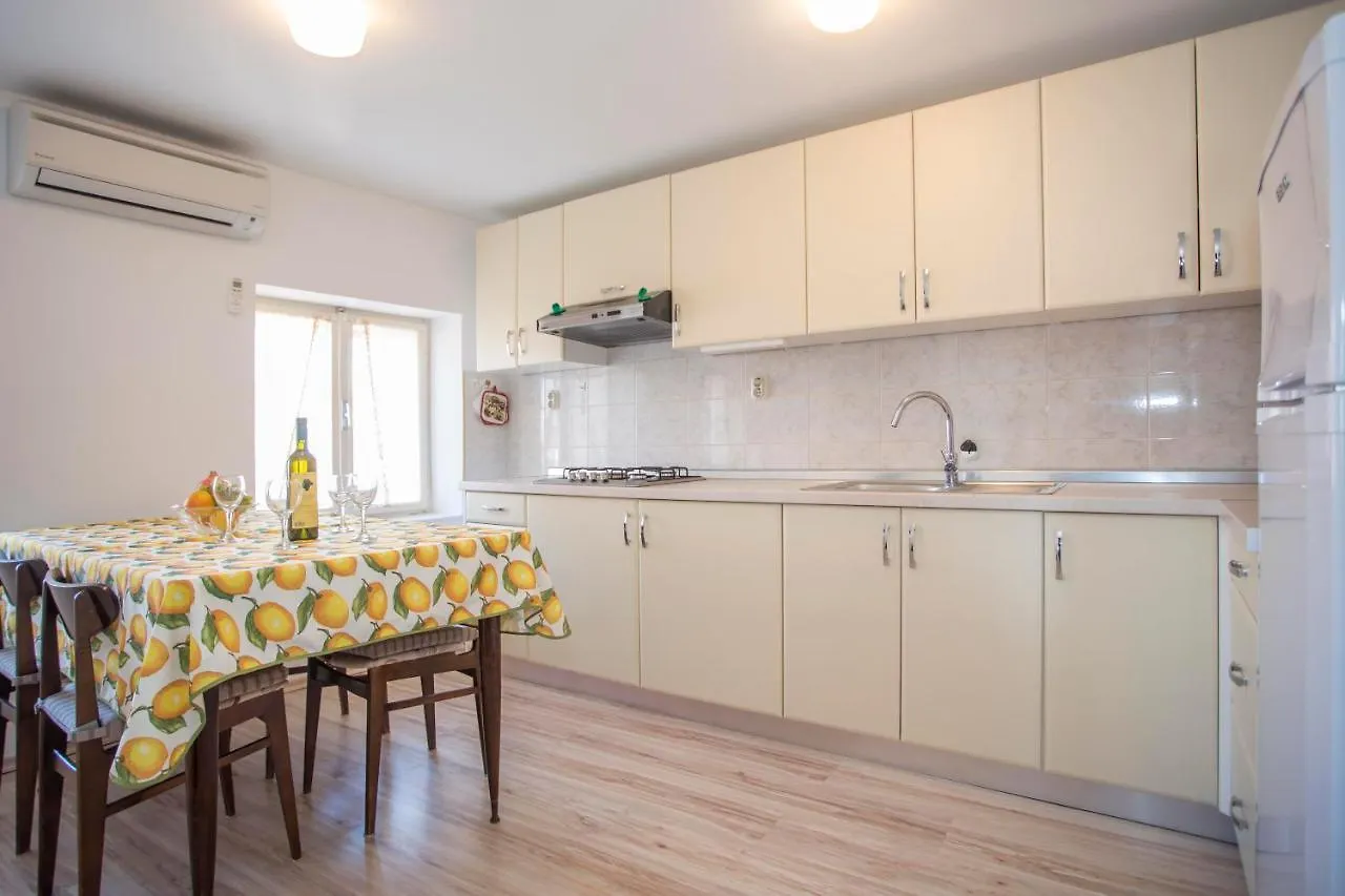 Apartments Crevatin Riva Rovinj Guest house