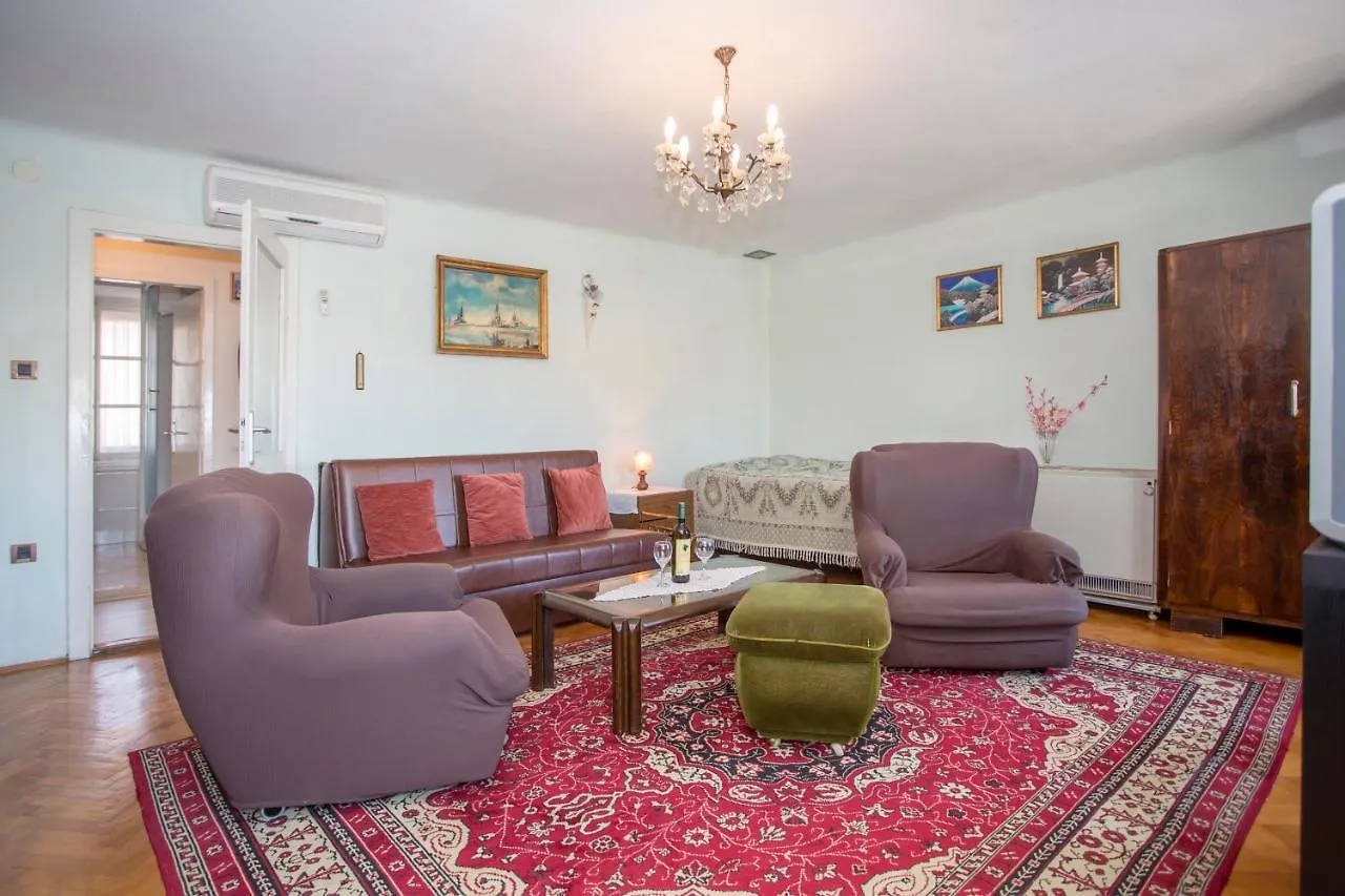 Apartments Crevatin Riva Rovinj 3*,