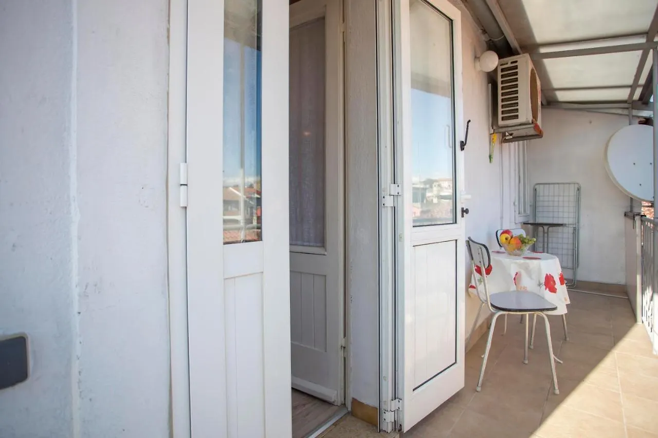 Apartments Crevatin Riva Rovinj Guest house