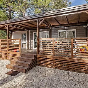База отдыха Eurocamp Mobile Homes At Porton Biondi, Ровинь