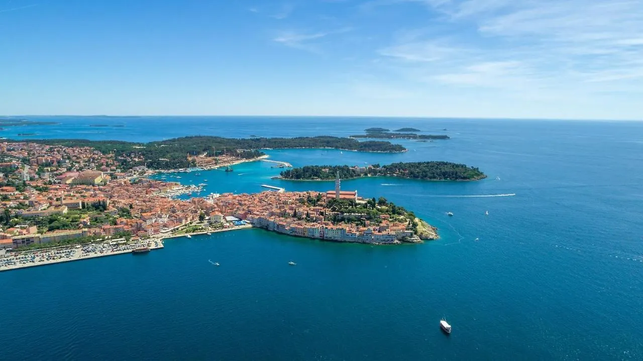 Apartments Crevatin Riva Rovinj 3*,